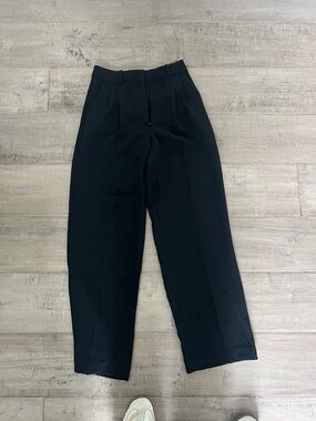 Aritzia The Effortless Pant in Black